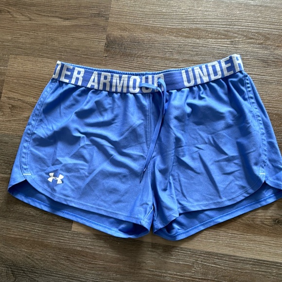 Like NEW Under Armor Play Up Shorts - Picture 1 of 3
